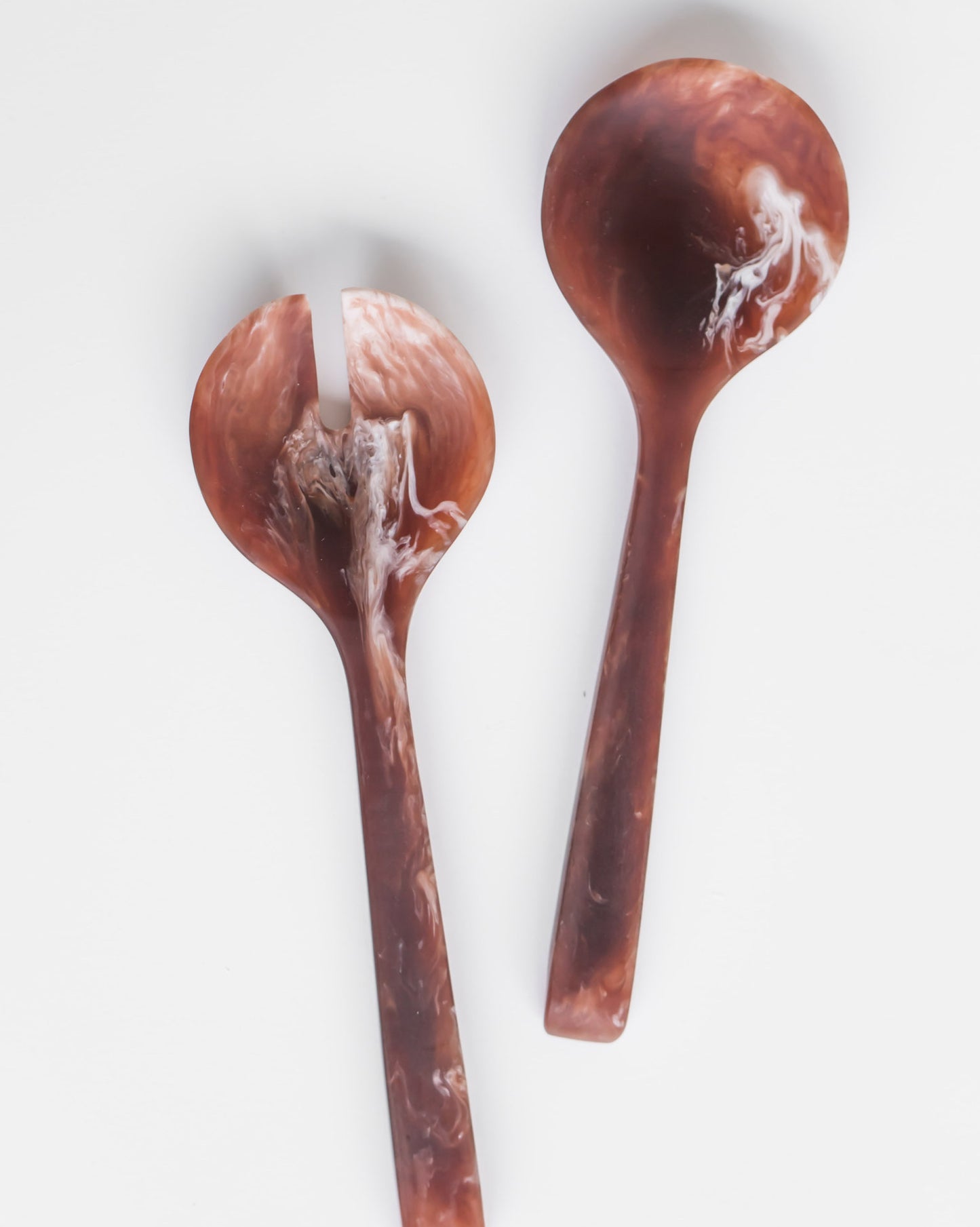 RESIN SALAD SERVERS BROWN