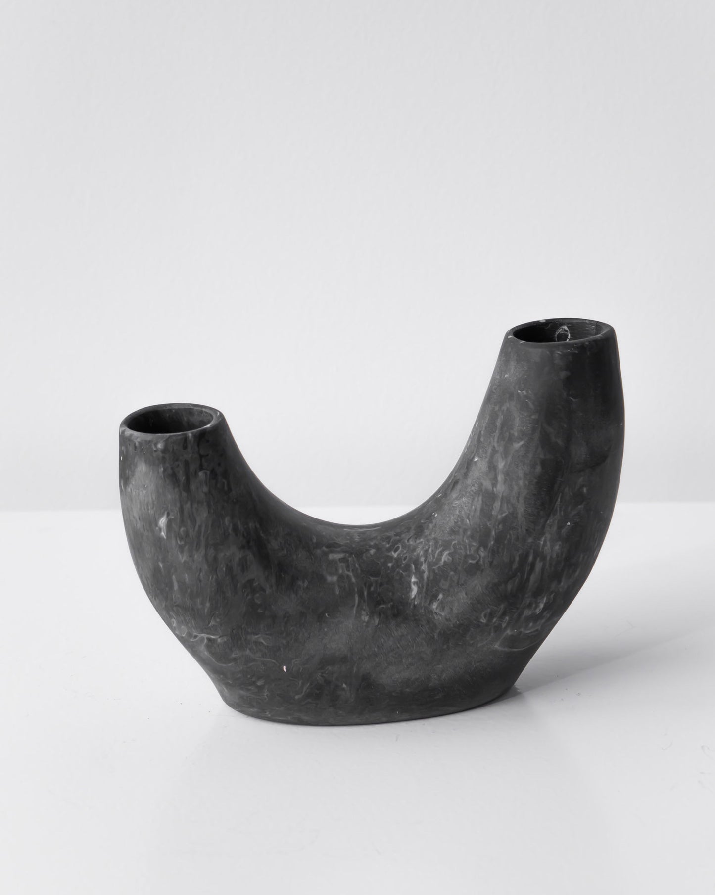 RESIN LOWE VASE BLACK