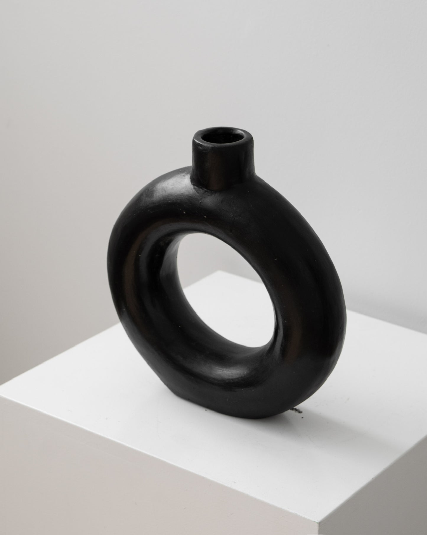 CIRCLE VASE BLACK