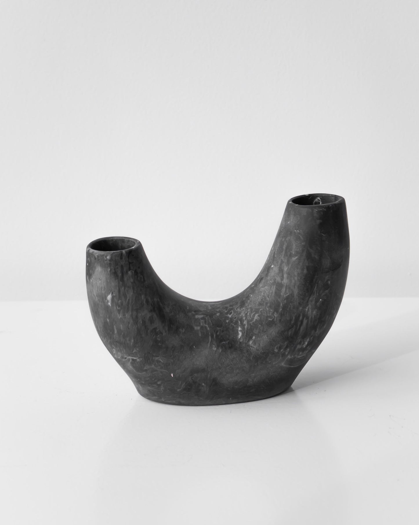 RESIN LOWE VASE BLACK