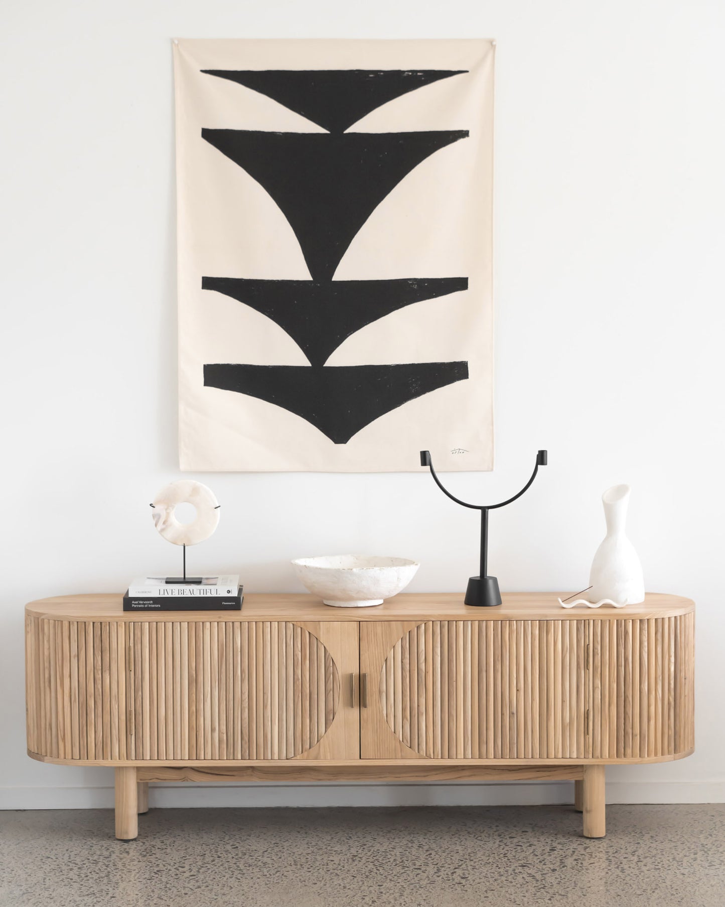 OVAL SCOTTIE CABINET