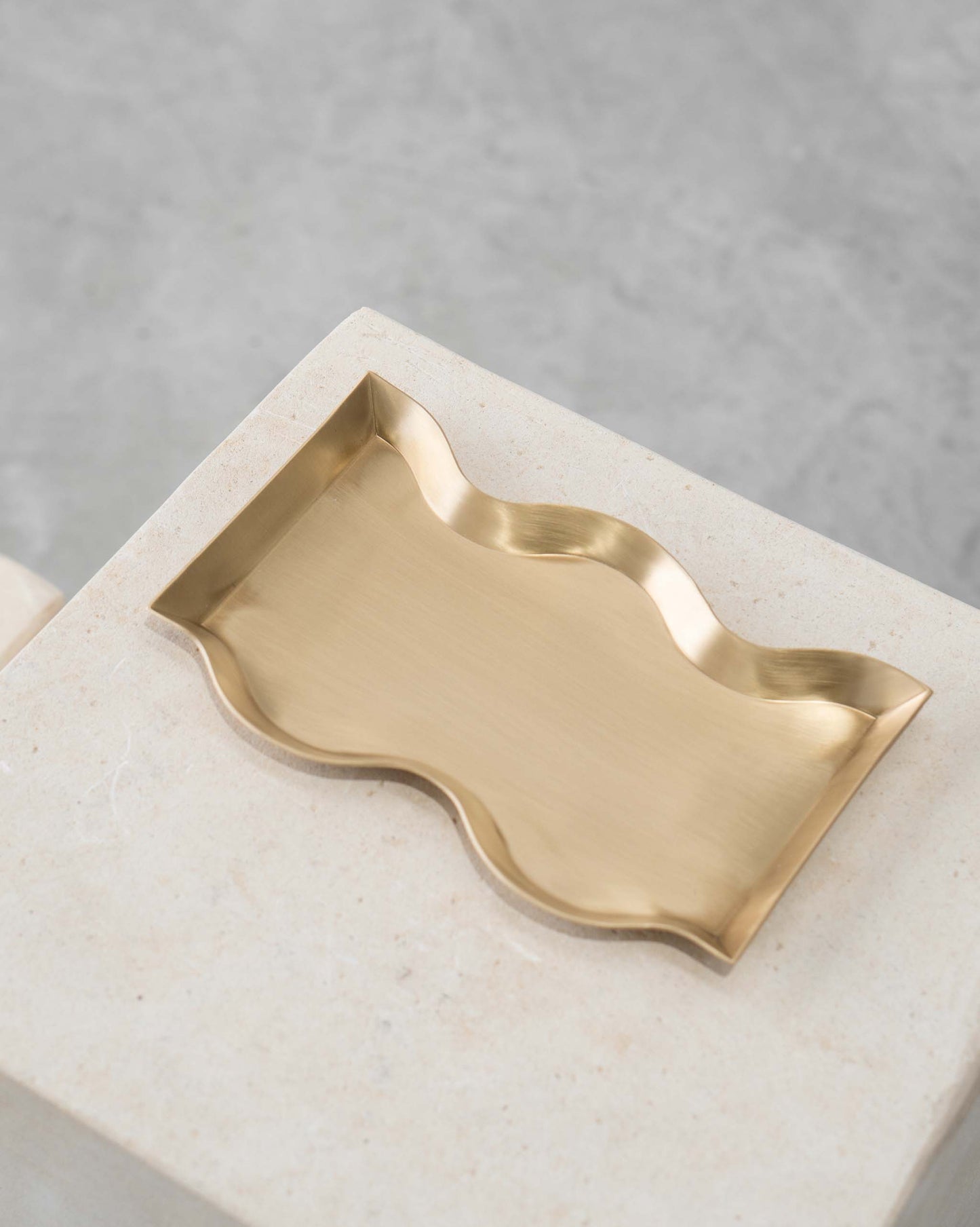 WAVE BRASS TRAY