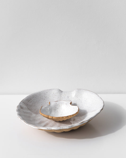 LARGE SPECKLED SHELL DISH