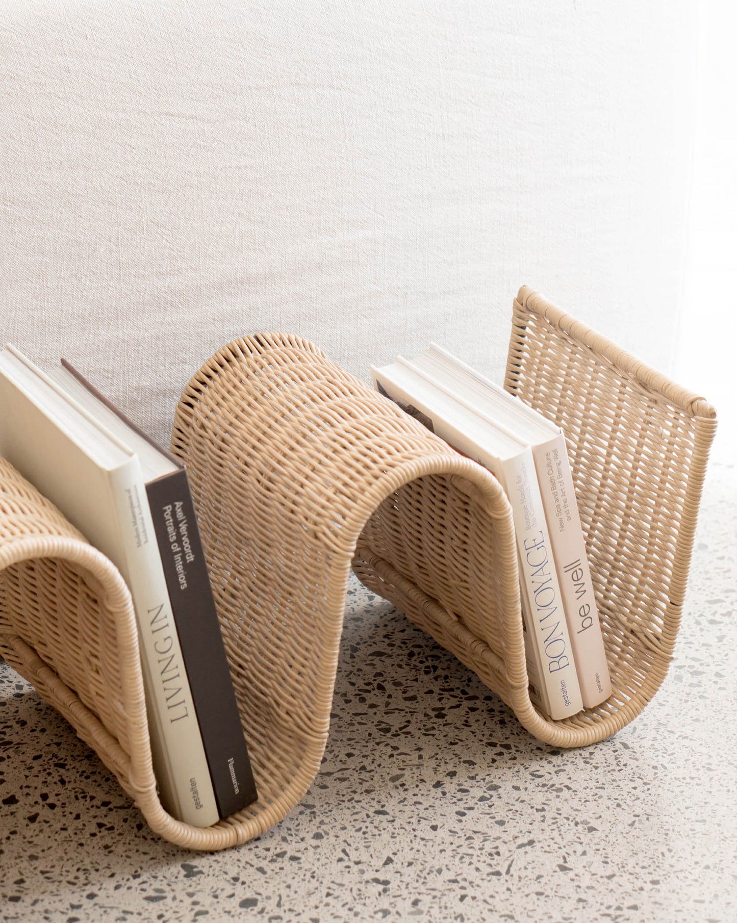 WAVE BOOKSTAND