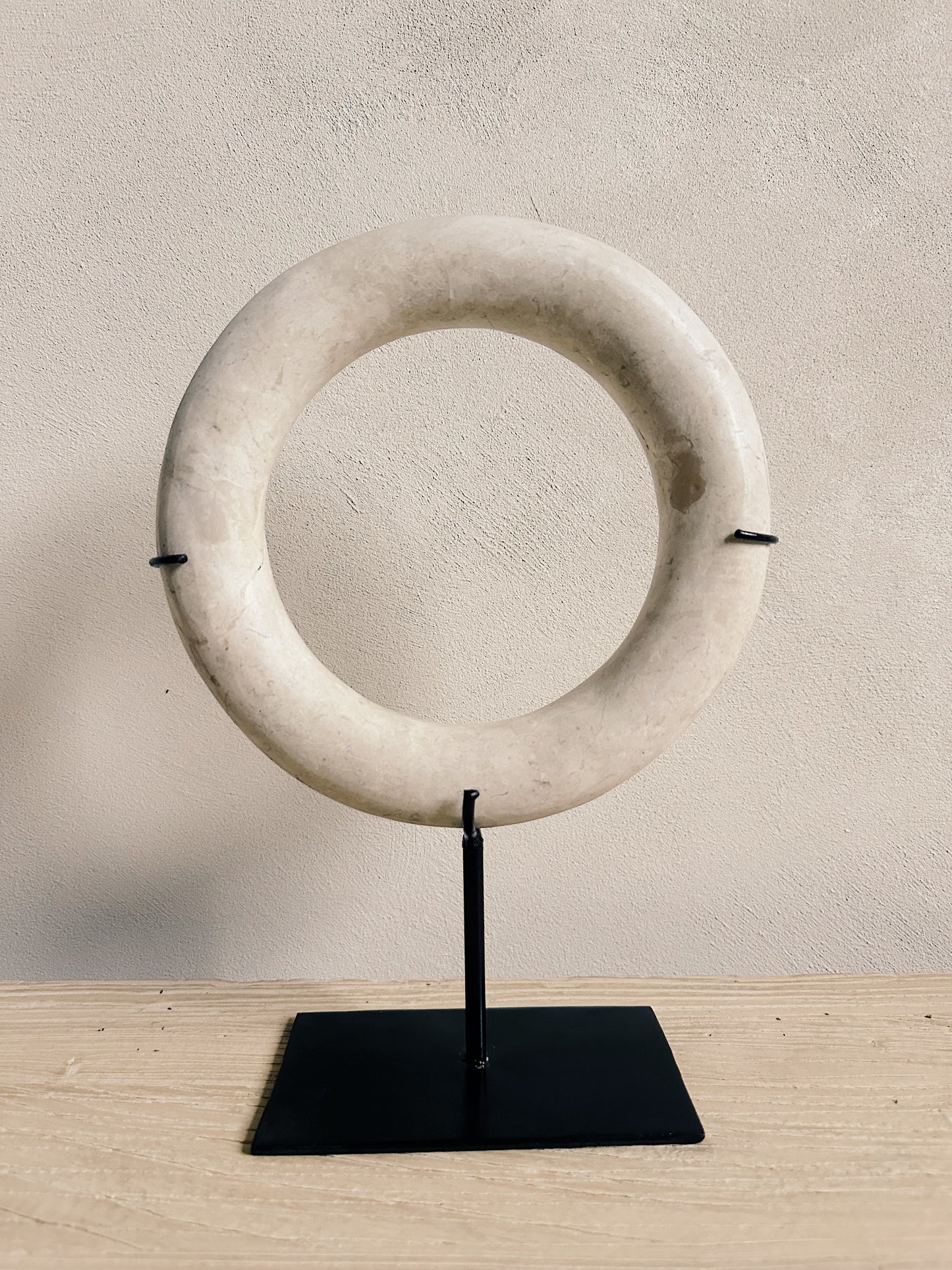 MARBLE CIRCLE ORNAMENT