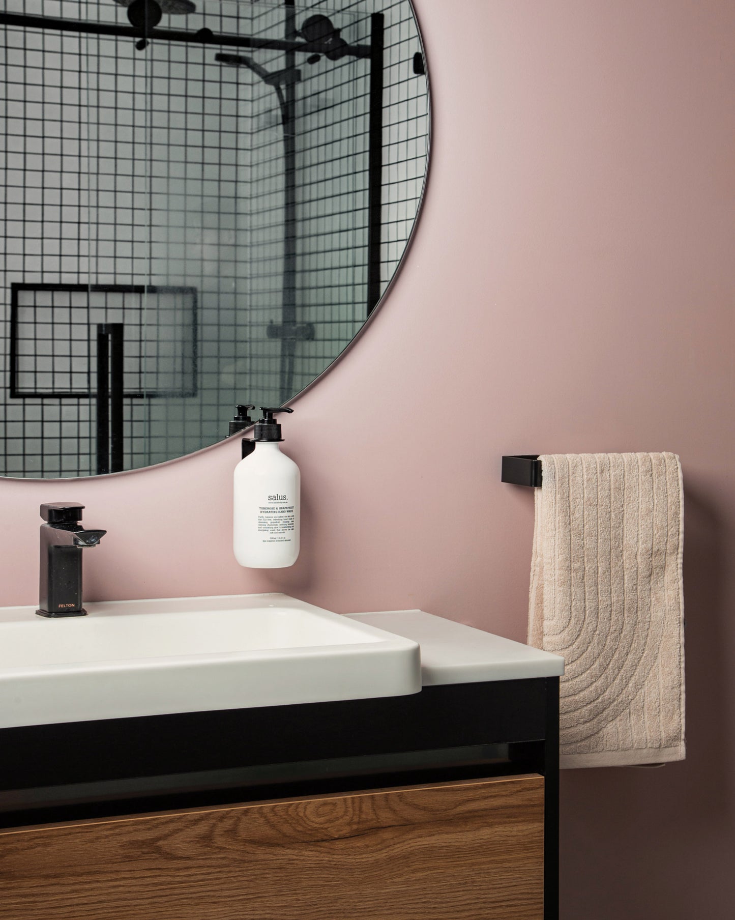 FOLD HAND TOWEL HOLDER BLACK